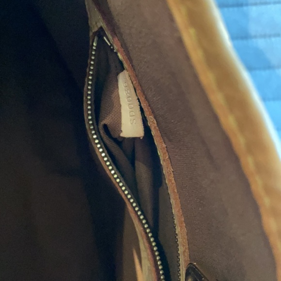 Louis Vuitton Handbag - Picture 4 of 4